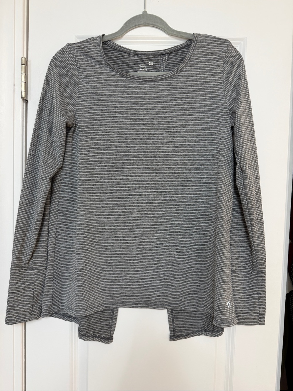 GAP Women's Gray Narrow-Striped Long Sleeve Crew Top